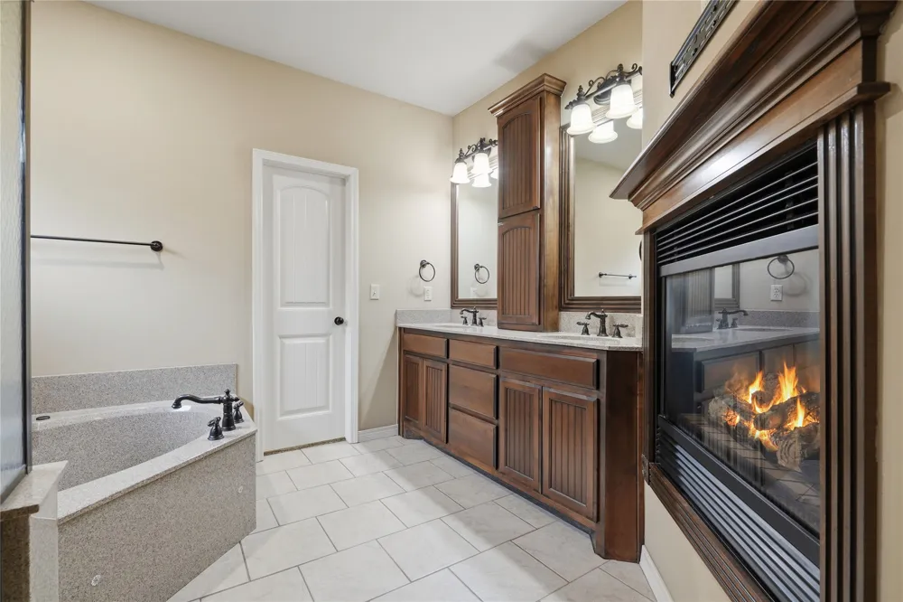 8210 S 14th Place Broken Arrow, OK 74011