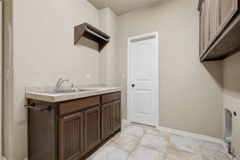 8210 S 14th Place Broken Arrow, OK 74011