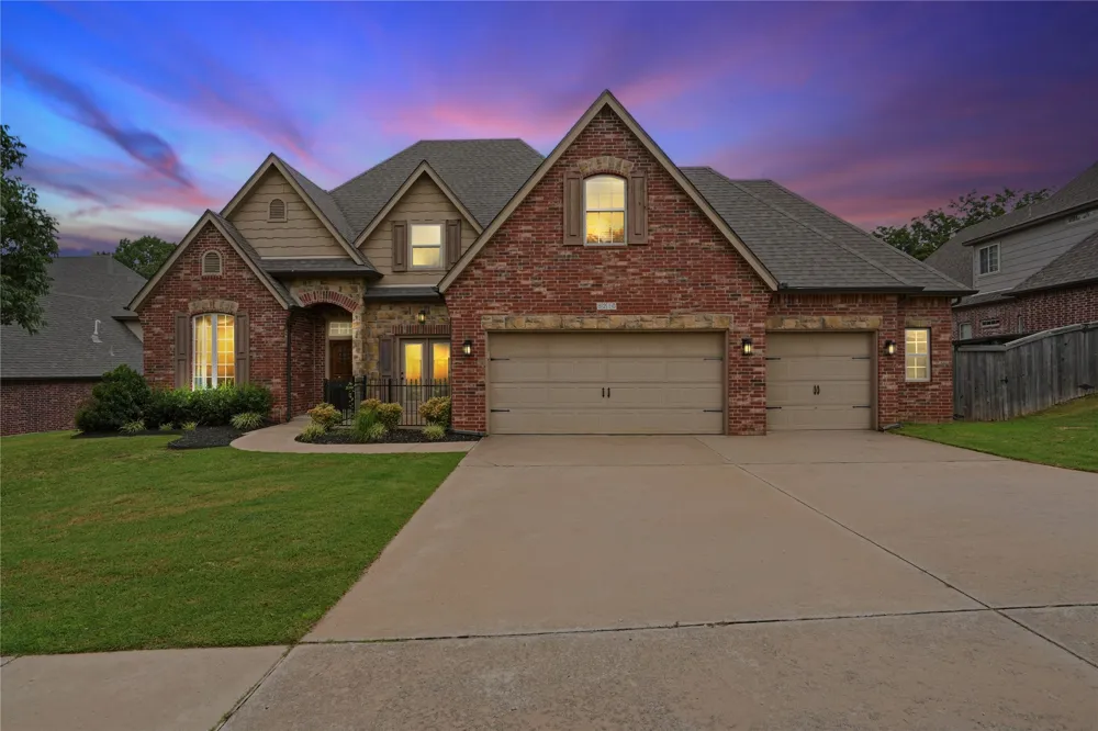 8210 S 14th Place Broken Arrow, OK 74011