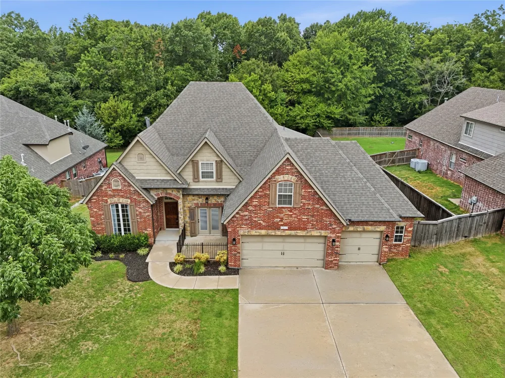 8210 S 14th Place Broken Arrow, OK 74011