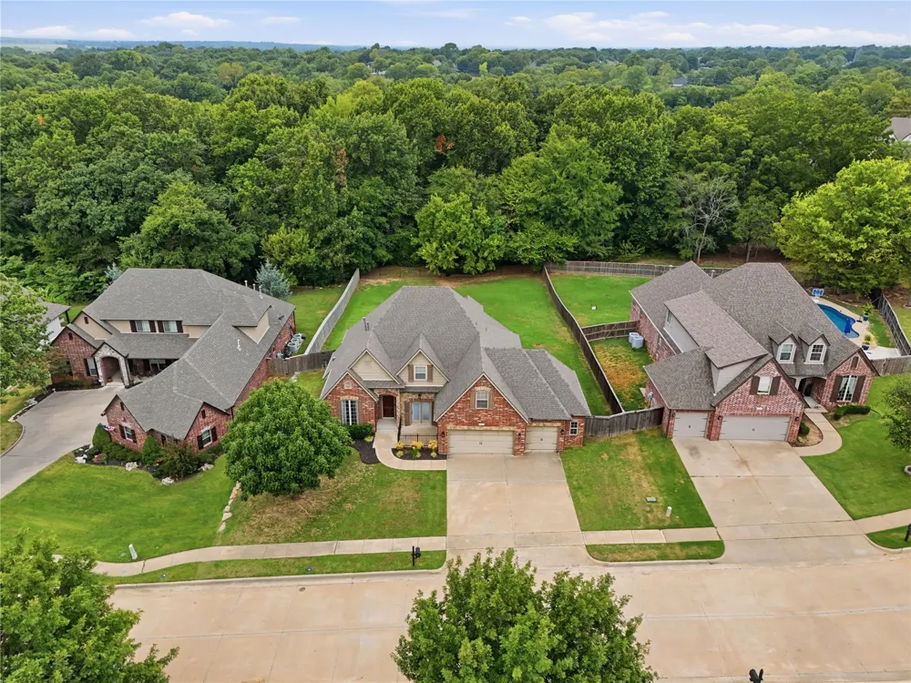 8210 S 14th Place Broken Arrow, OK 74011