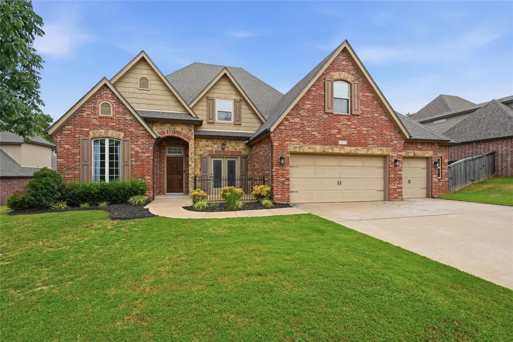 8210 S 14th Place Broken Arrow, OK 74011