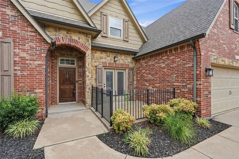 8210 S 14th Place Broken Arrow, OK 74011
