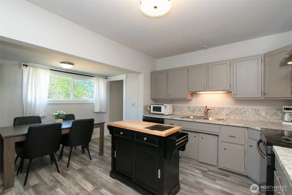 1031 W Glenwood Street Port Angeles, WA 98363
