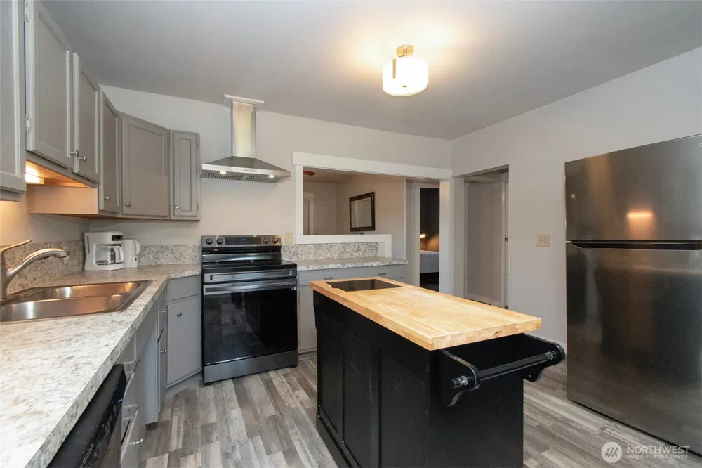 1031 W Glenwood Street Port Angeles, WA 98363