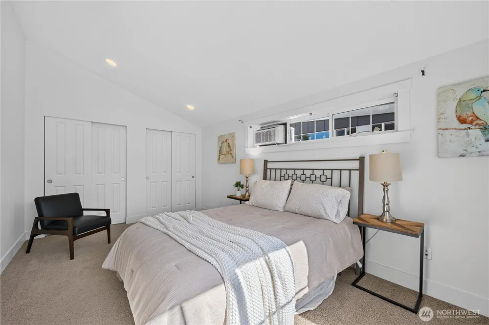 5013 40th Avenue NE Seattle, WA 98105