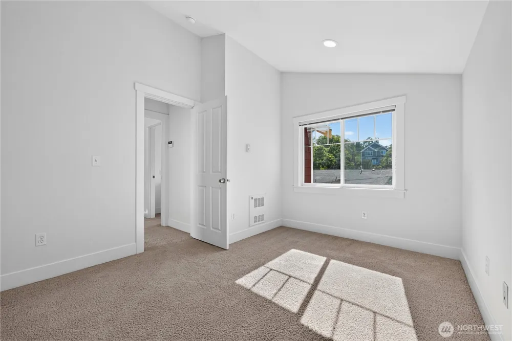 5013 40th Avenue NE Seattle, WA 98105