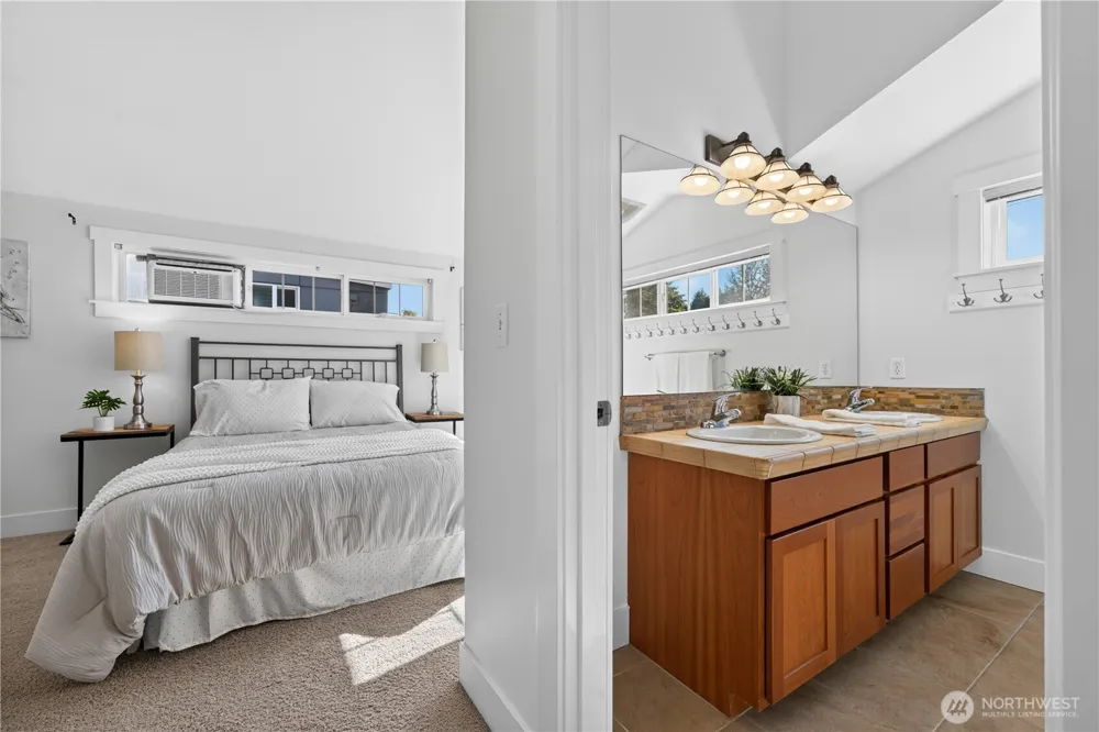 5013 40th Avenue NE Seattle, WA 98105