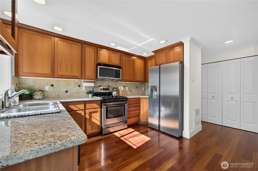 5013 40th Avenue NE Seattle, WA 98105