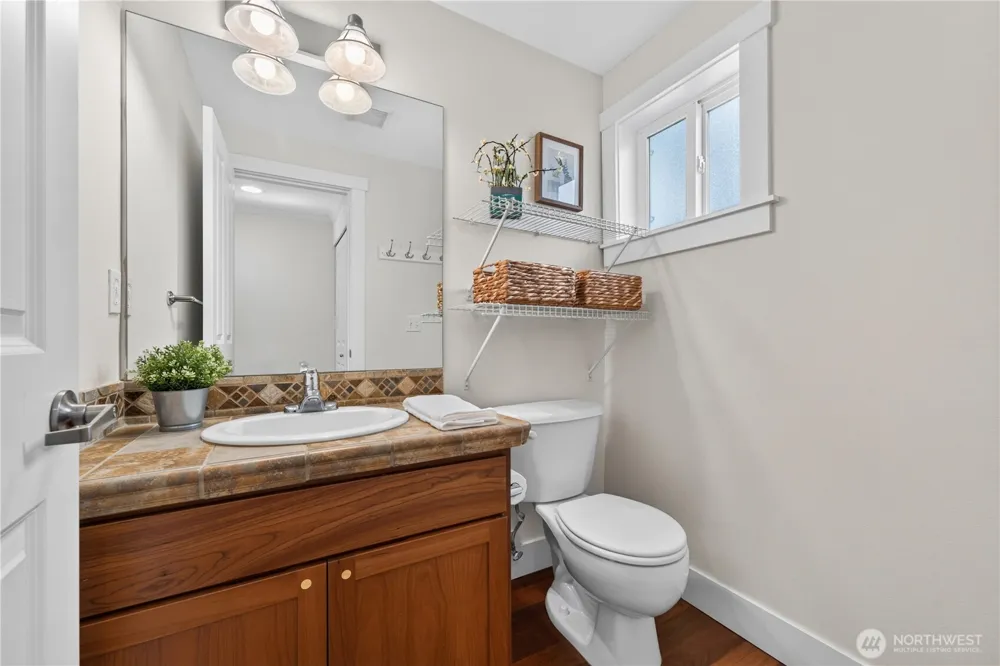 5013 40th Avenue NE Seattle, WA 98105
