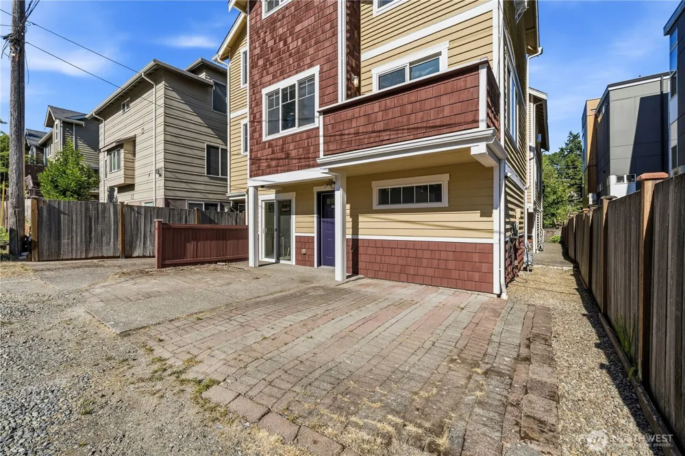 5013 40th Avenue NE Seattle, WA 98105