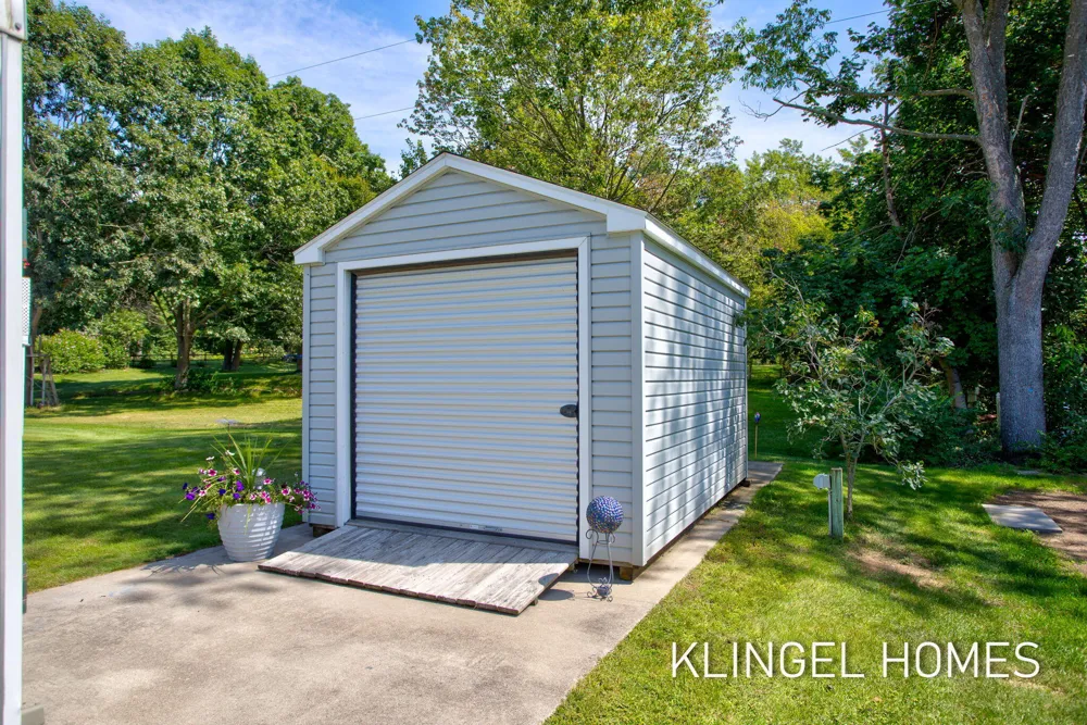 11984 Chickory Drive Grand Haven Charter Township, MI 49417