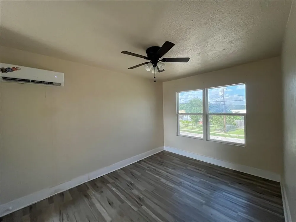 5410 Burton Corpus Christi, TX 78411