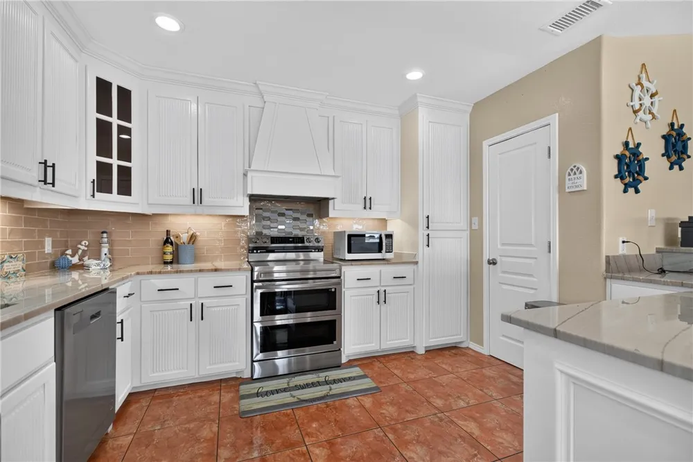 718 E Port Drive Port Mansfield, TX 78598