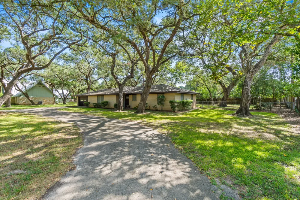 113 Krupka Street Columbus, TX 78934