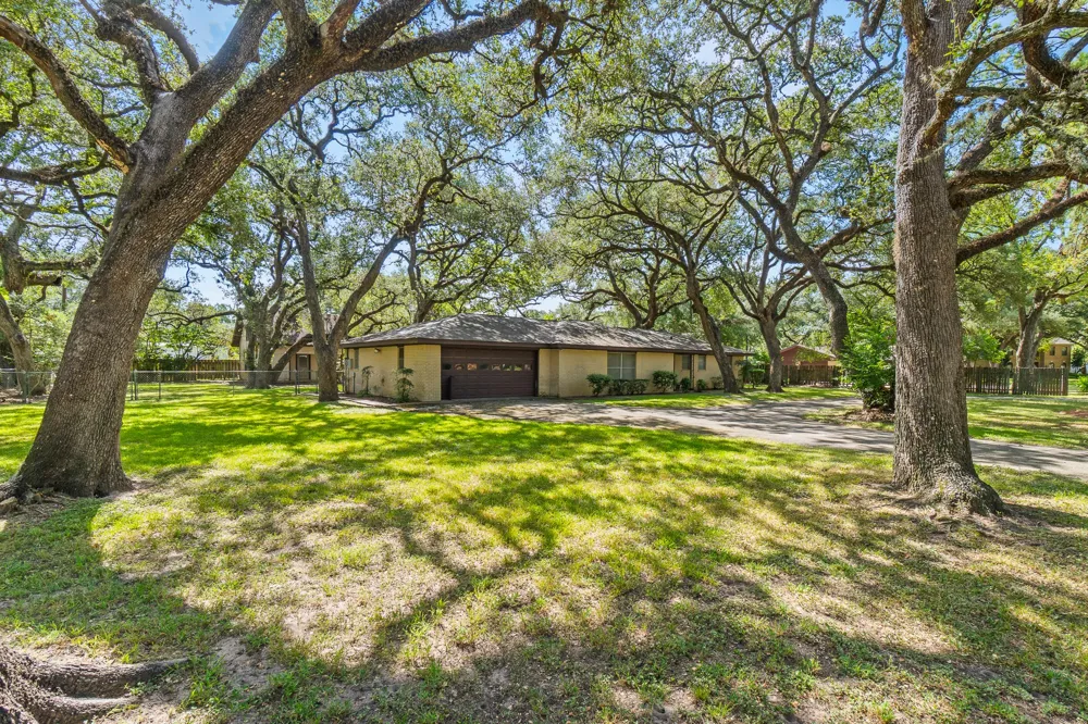113 Krupka Street Columbus, TX 78934