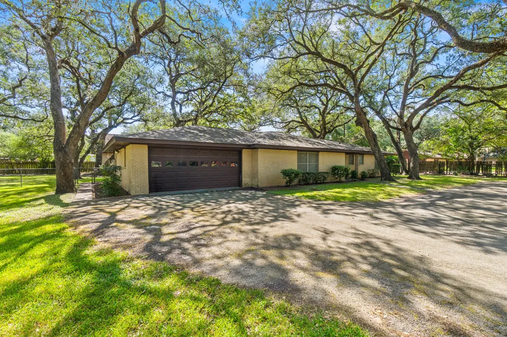113 Krupka Street Columbus, TX 78934