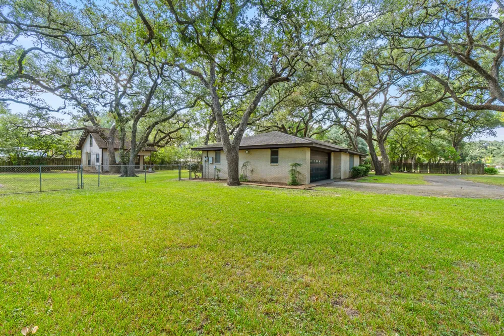 113 Krupka Street Columbus, TX 78934