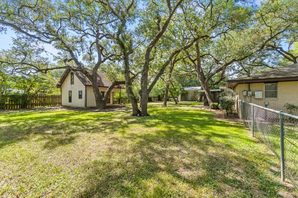 113 Krupka Street Columbus, TX 78934