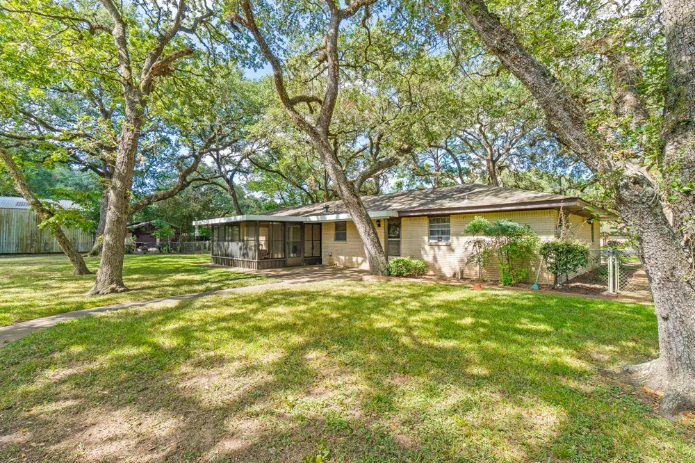 113 Krupka Street Columbus, TX 78934