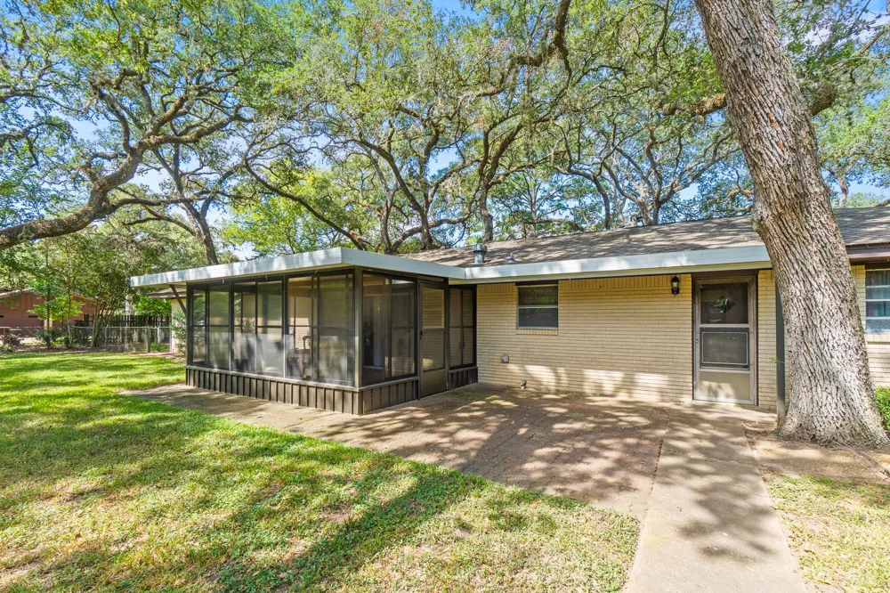 113 Krupka Street Columbus, TX 78934