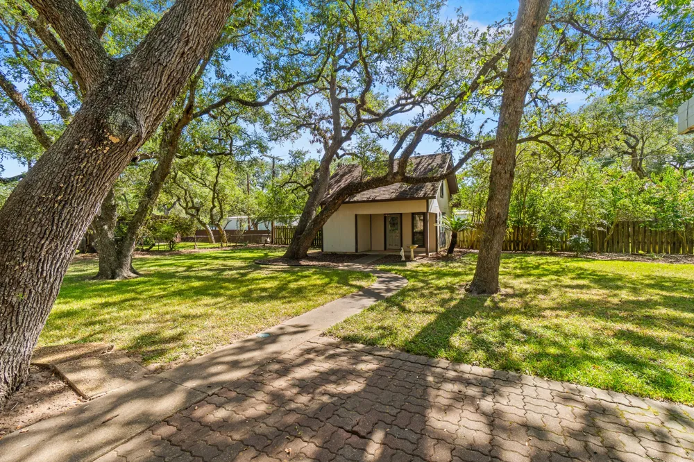 113 Krupka Street Columbus, TX 78934