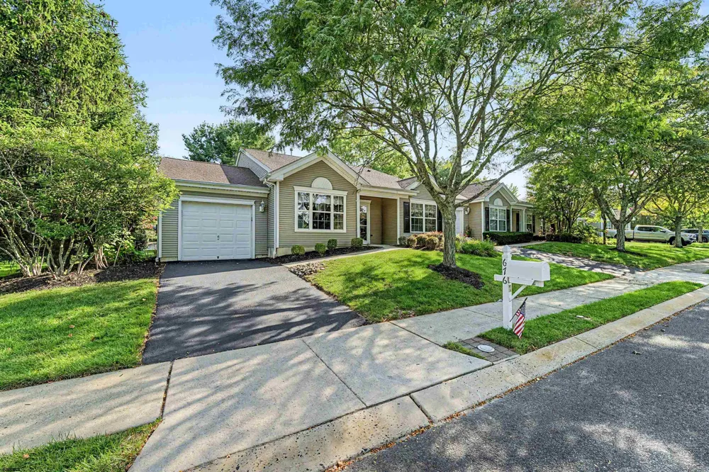 676 E Chancery Ln Galloway Township, NJ 08205