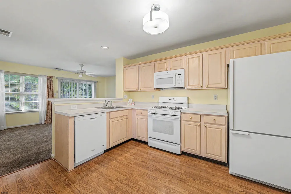 676 E Chancery Ln Galloway Township, NJ 08205