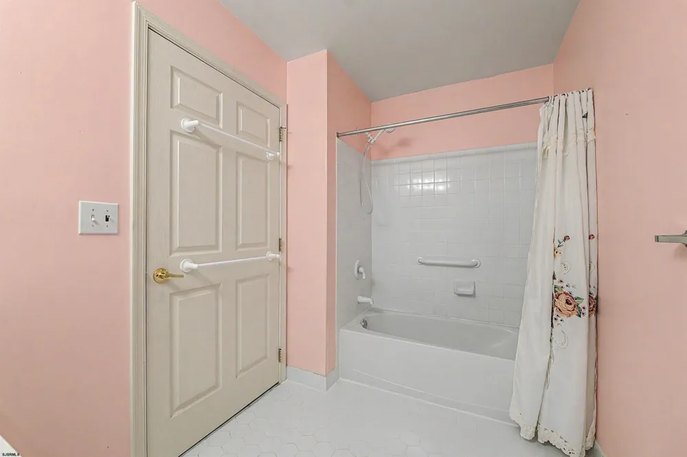 676 E Chancery Ln Galloway Township, NJ 08205