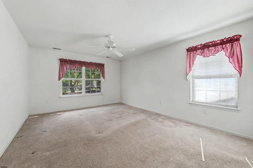676 E Chancery Ln Galloway Township, NJ 08205