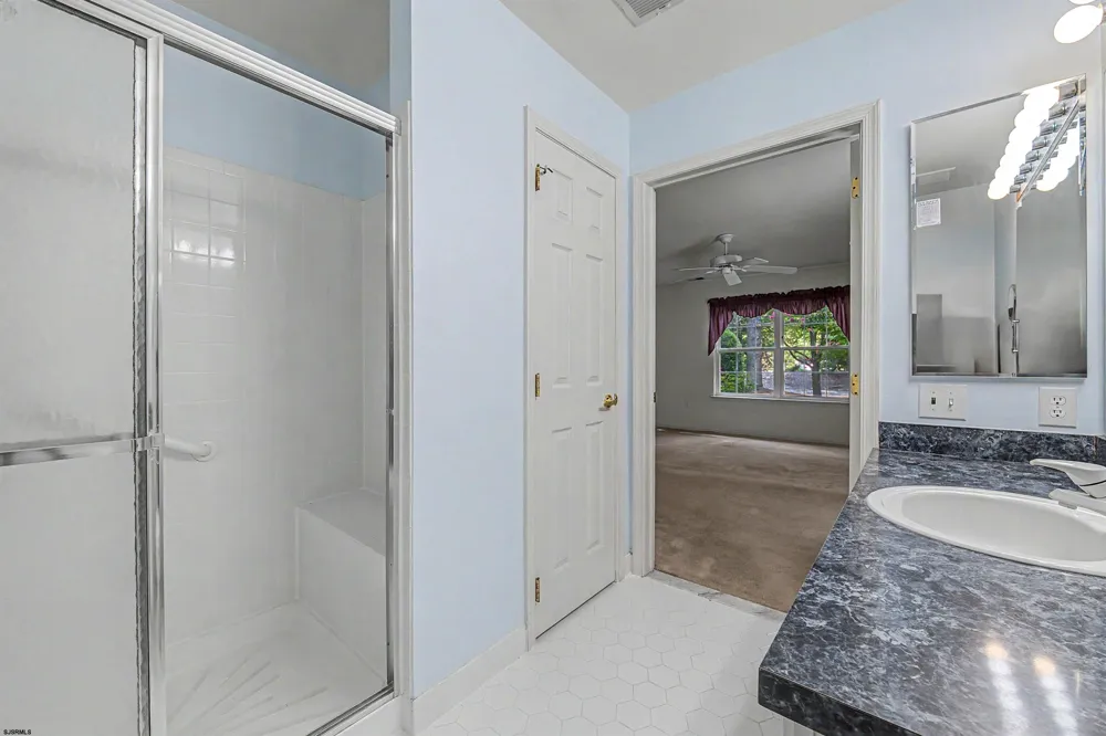 676 E Chancery Ln Galloway Township, NJ 08205