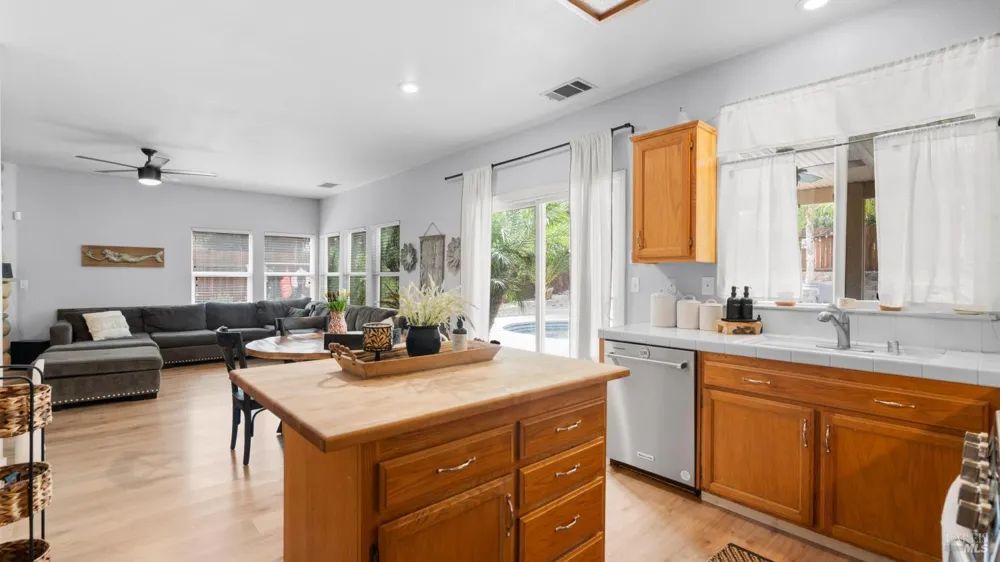 885 Kells Circle Vacaville, CA 95688