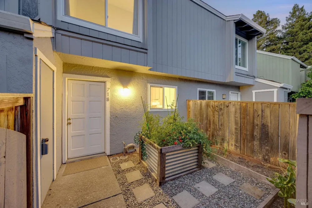 718 Racquet Club Circle Rohnert Park, CA 94928