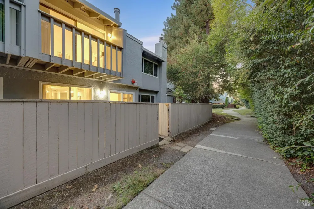 718 Racquet Club Circle Rohnert Park, CA 94928