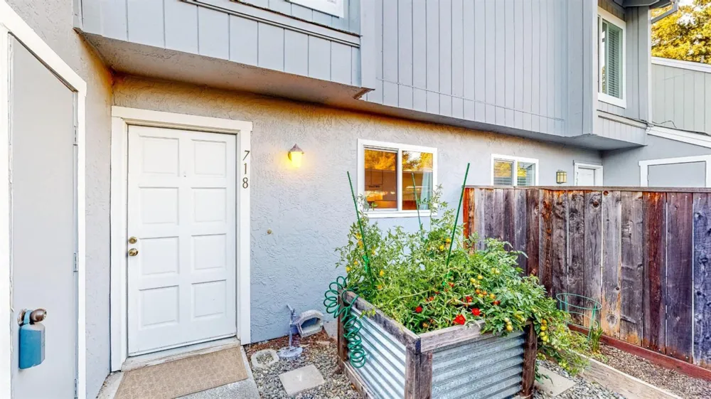 718 Racquet Club Circle Rohnert Park, CA 94928