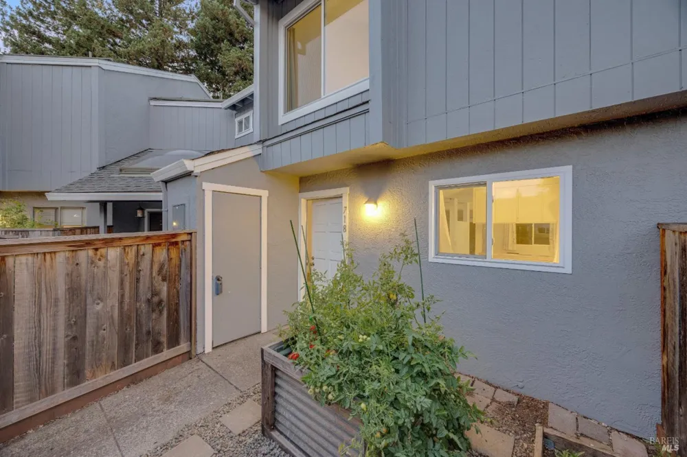 718 Racquet Club Circle Rohnert Park, CA 94928
