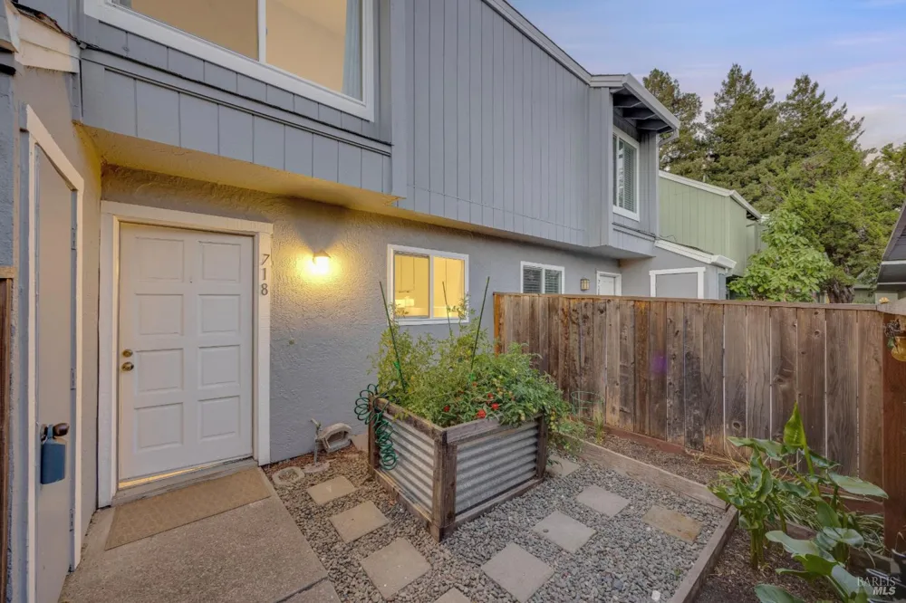 718 Racquet Club Circle Rohnert Park, CA 94928