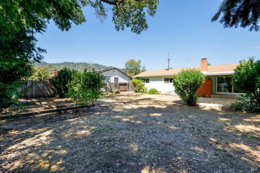 517 Antonio Street Cloverdale, CA 95425