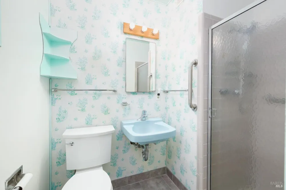 517 Antonio Street Cloverdale, CA 95425