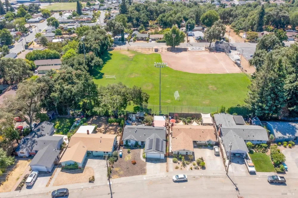 517 Antonio Street Cloverdale, CA 95425