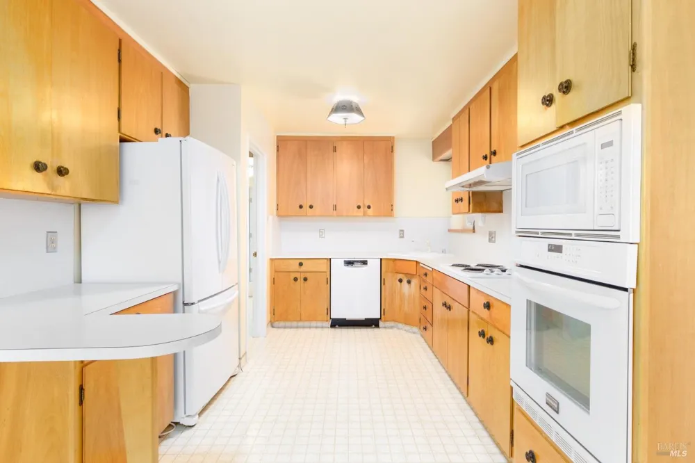 517 Antonio Street Cloverdale, CA 95425