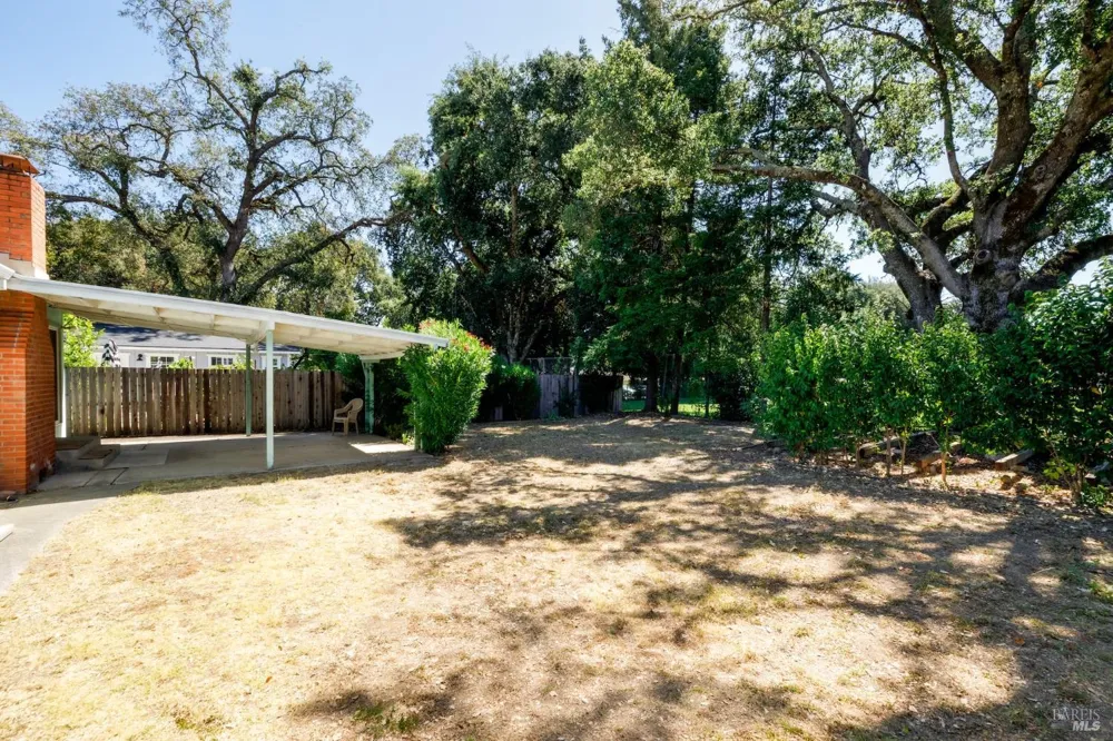 517 Antonio Street Cloverdale, CA 95425