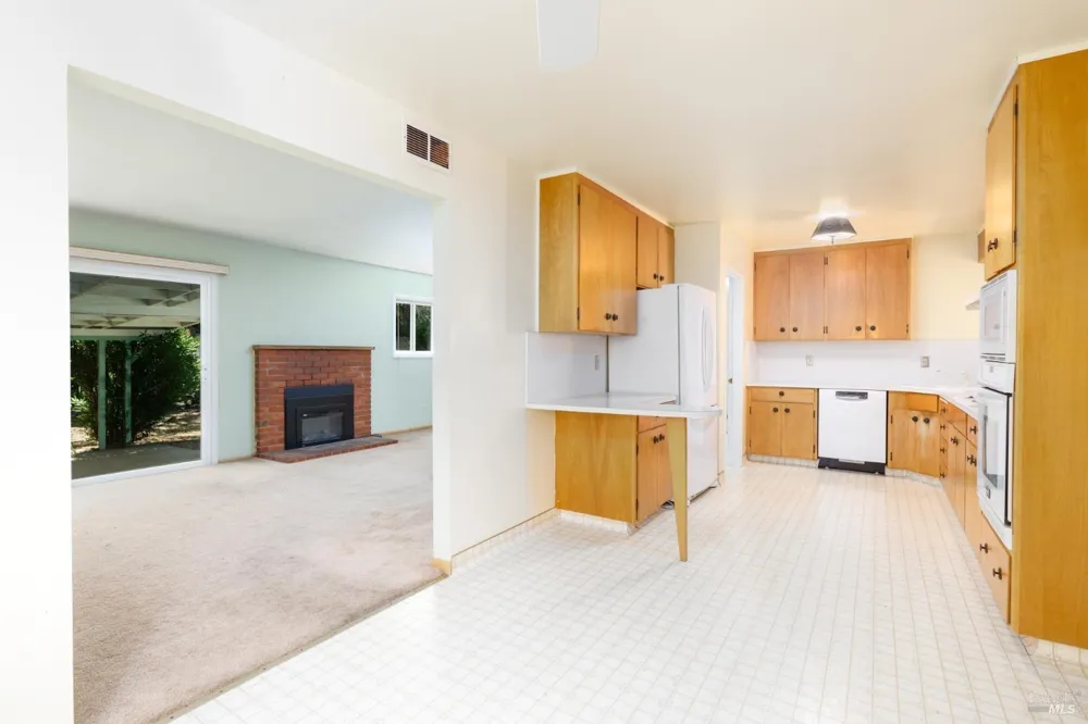 517 Antonio Street Cloverdale, CA 95425