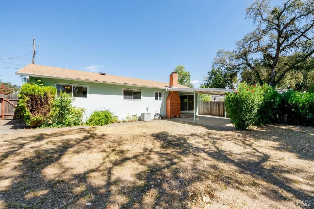 517 Antonio Street Cloverdale, CA 95425