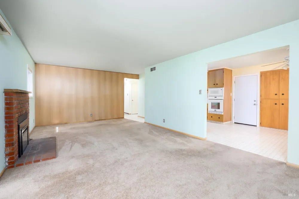 517 Antonio Street Cloverdale, CA 95425