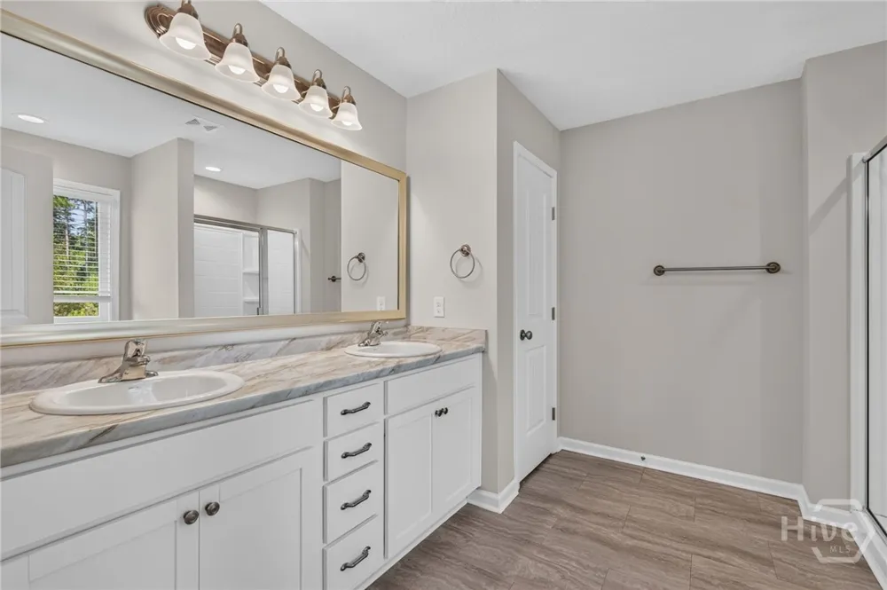 572 Brightleaf Circle Hinesville, GA 31313