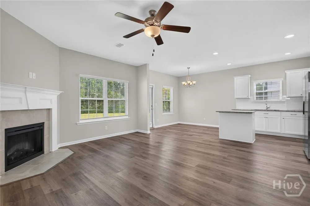 572 Brightleaf Circle Hinesville, GA 31313