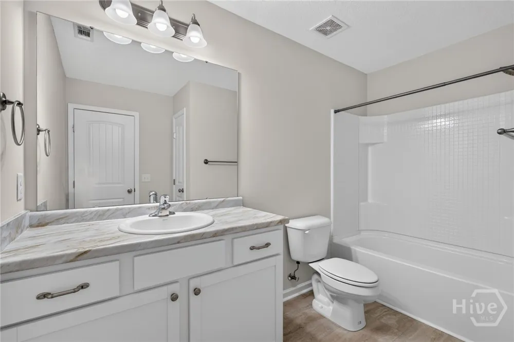 572 Brightleaf Circle Hinesville, GA 31313