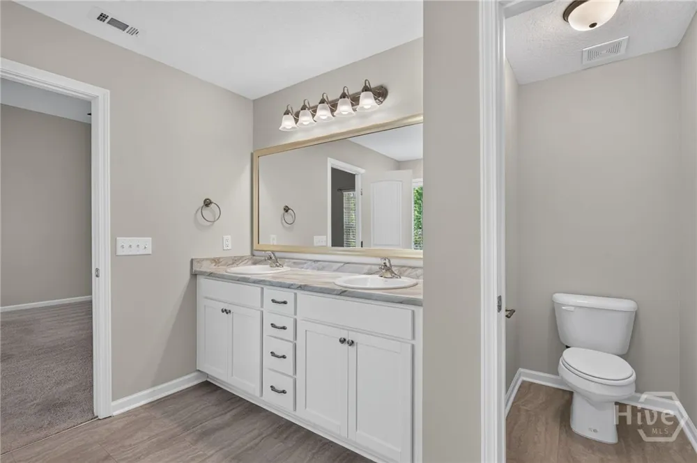 572 Brightleaf Circle Hinesville, GA 31313