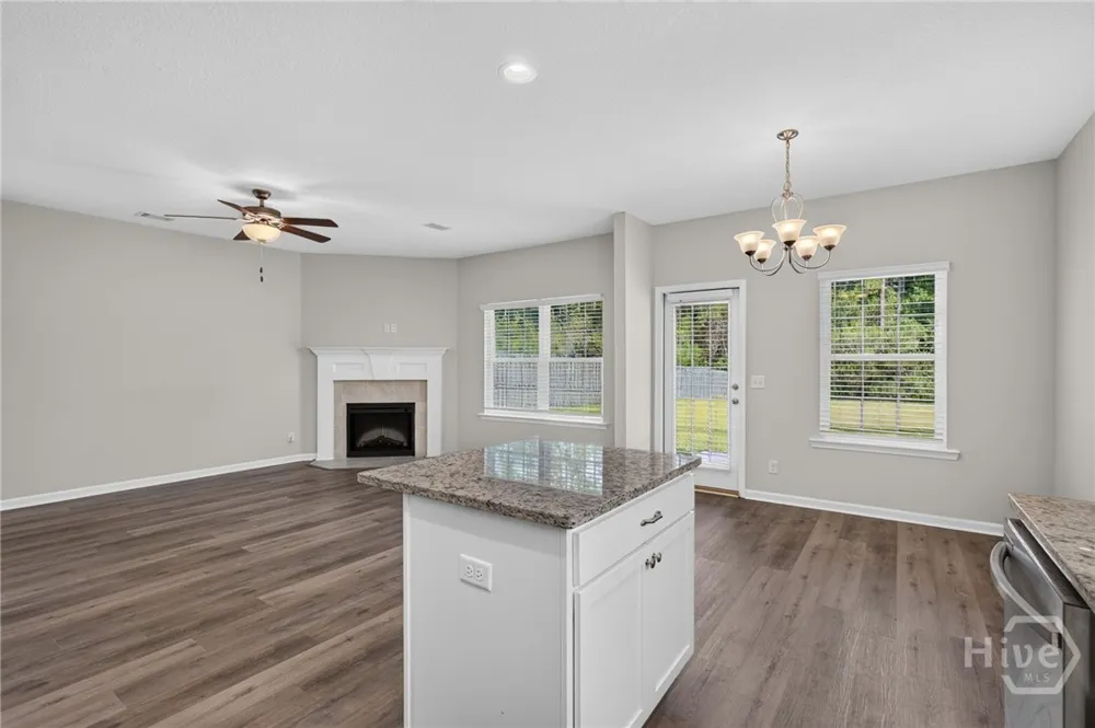 572 Brightleaf Circle Hinesville, GA 31313